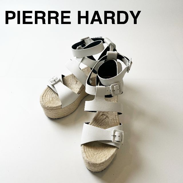 PIERRE HARDY(ピエールアルディ)のピエールアルディ サンダル アンクルストラップ フラット レディースの靴/シューズ(サンダル)の商品写真