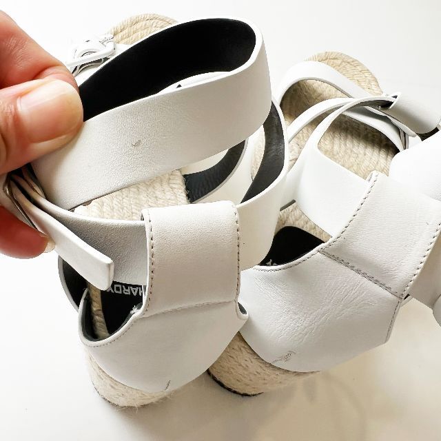 PIERRE HARDY(ピエールアルディ)のピエールアルディ サンダル アンクルストラップ フラット レディースの靴/シューズ(サンダル)の商品写真