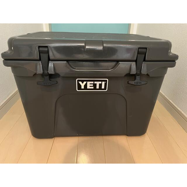 値下げ❗️YETI COOLERS TUNDRA 35qt CHARCOAL  スポーツ/アウトドアのアウトドア(その他)の商品写真