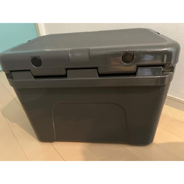 値下げ❗️YETI COOLERS TUNDRA 35qt CHARCOAL  スポーツ/アウトドアのアウトドア(その他)の商品写真