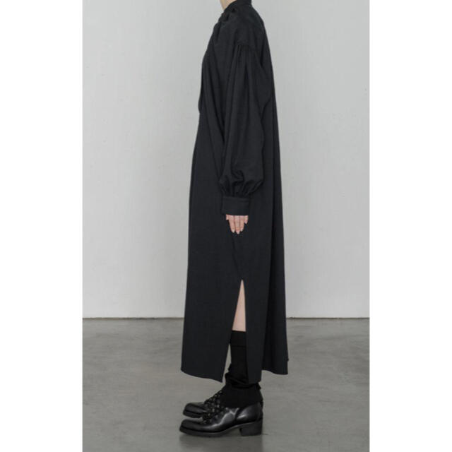 HYKE(ハイク)のHYKE smock dress ワンピース レディースのワンピース(ロングワンピース/マキシワンピース)の商品写真