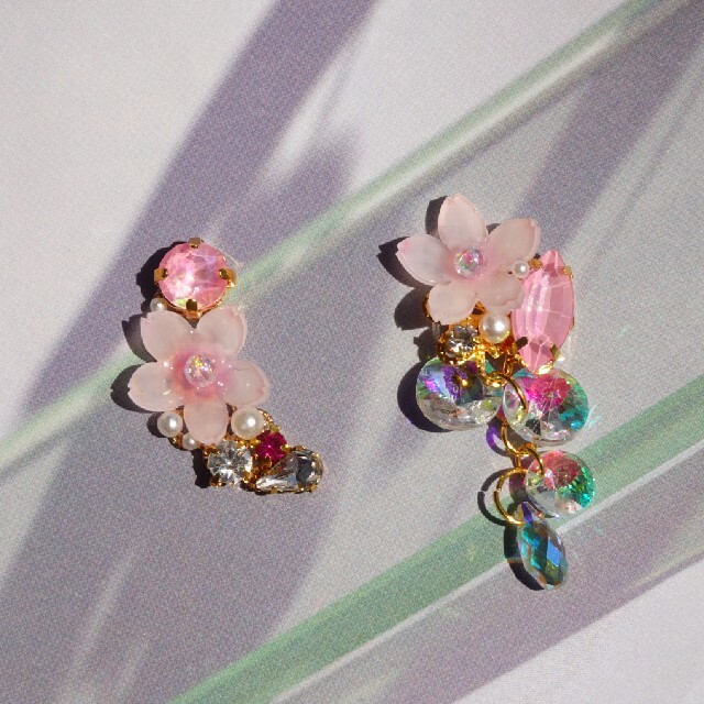 ハンドメイドイヤーカフ 桜 アイスピンクの通販 by 22 ハンドメイド アイスのイヤーカフ