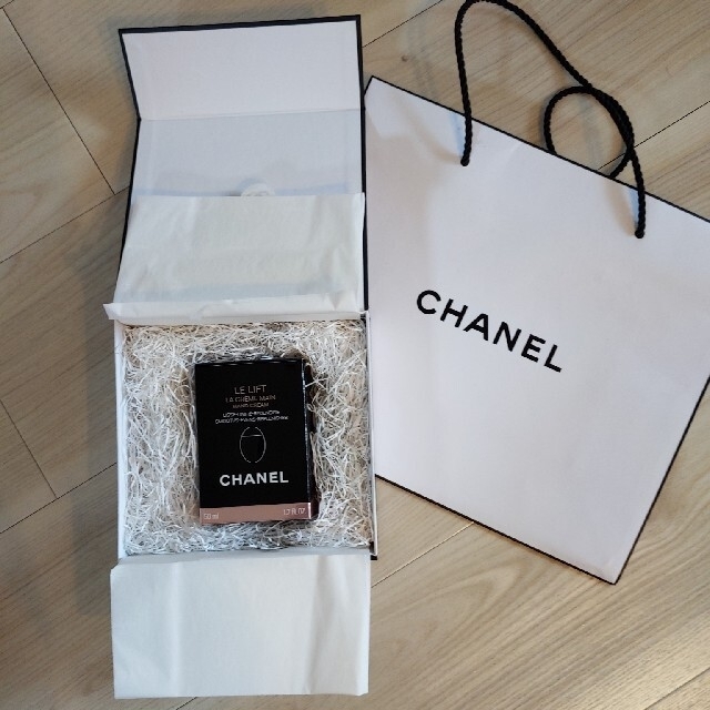 CHANEL(シャネル)の専用　シャネルハンドクリーム コスメ/美容のボディケア(ハンドクリーム)の商品写真