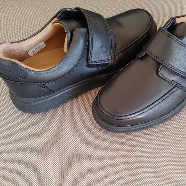 Clarks(クラークス)の「るかけん様専用」クラークス　ベロクロタイプ靴[新品] メンズの靴/シューズ(ドレス/ビジネス)の商品写真