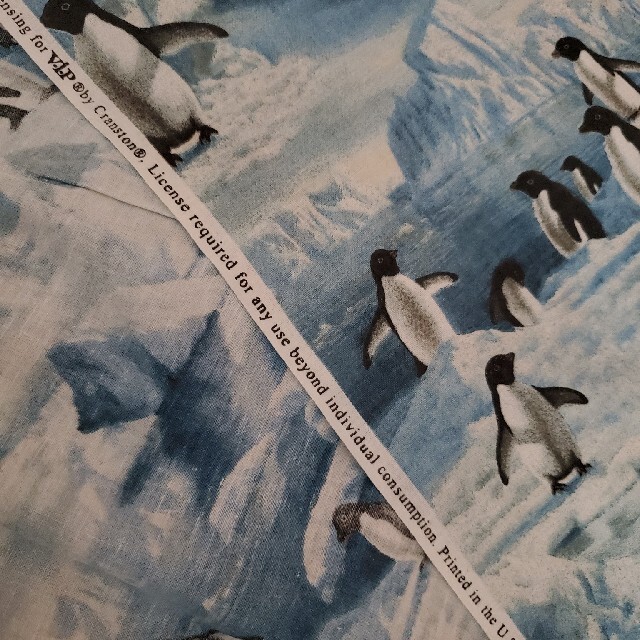 はぎれ　ペンギン　生地　布　鳥　ハギレ　No.496 ハンドメイドの素材/材料(生地/糸)の商品写真