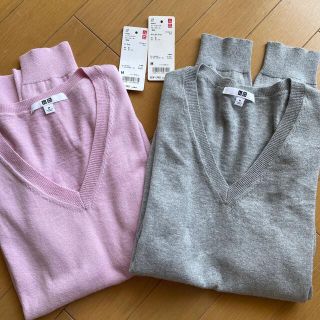 ユニクロ(UNIQLO)のユニクロ　コットンカシミヤ Vネックセーター　ピンク　グレー　M(ニット/セーター)