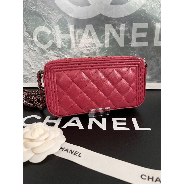 CHANEL(シャネル)の☆正規超極美品☆シャネル　ボーイ　チェーンウォレット　ラムスキン　ピンク♪ レディースのバッグ(ショルダーバッグ)の商品写真