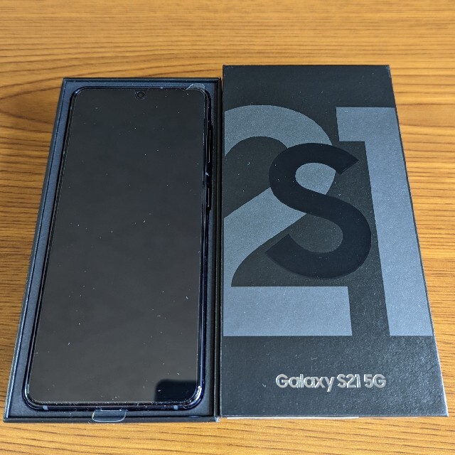 Galaxy(ギャラクシー)のサムスン au Galaxy S21グレー 新品・未使用 SIMロック解除 スマホ/家電/カメラのスマートフォン/携帯電話(スマートフォン本体)の商品写真