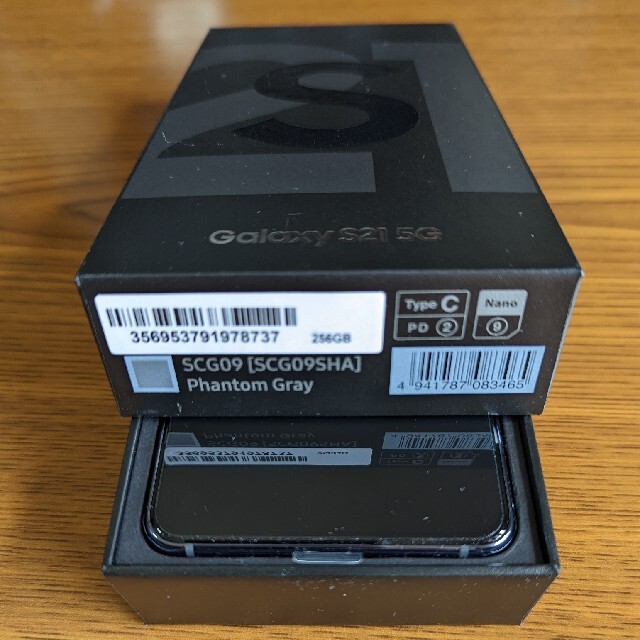 Galaxy(ギャラクシー)のサムスン au Galaxy S21グレー 新品・未使用 SIMロック解除 スマホ/家電/カメラのスマートフォン/携帯電話(スマートフォン本体)の商品写真