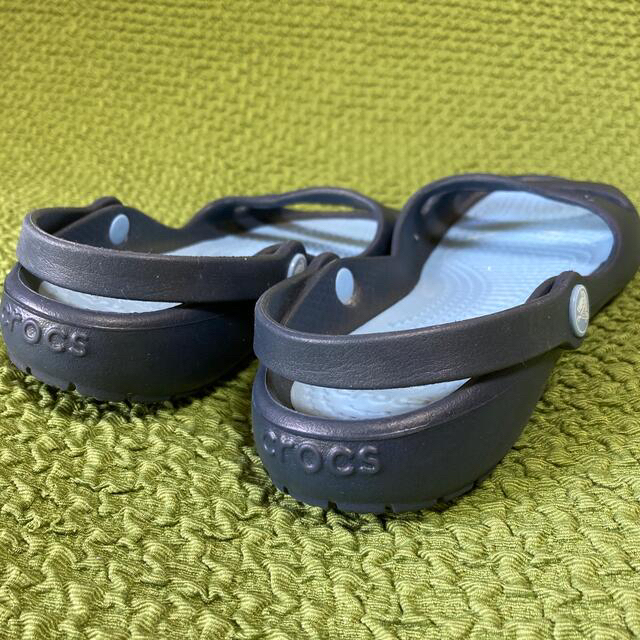 crocs(クロックス)のレディース　crocs  サンダル　ネイビー&ライトブルー　サイズW5  レディースの靴/シューズ(サンダル)の商品写真