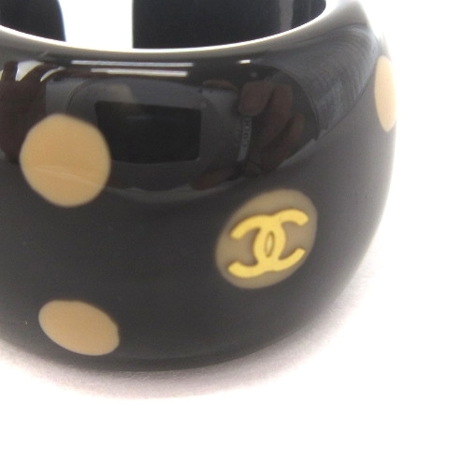 CHANEL(シャネル)のシャネル ココマーク リング ドット プラスチック 黒 ゴールド色 ☆AA★ レディースのアクセサリー(リング(指輪))の商品写真