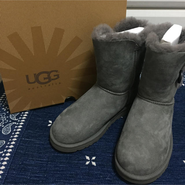UGG(アグ)のりる様専用♡アグ UGG 『新品未使用』♡ベイリーボタン 7 レディースの靴/シューズ(ブーツ)の商品写真