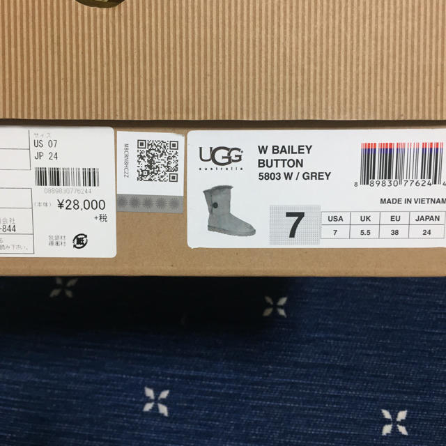 UGG(アグ)のりる様専用♡アグ UGG 『新品未使用』♡ベイリーボタン 7 レディースの靴/シューズ(ブーツ)の商品写真