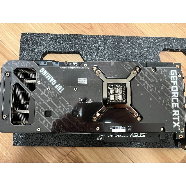 ASUS(エイスース)のASUS GeForce RTX 3090 TUF Gaming 24G D6X スマホ/家電/カメラのPC/タブレット(PCパーツ)の商品写真