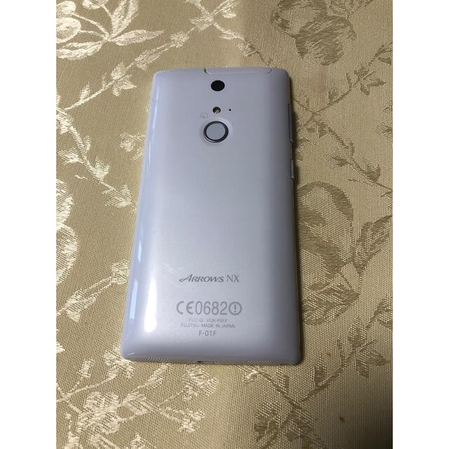 arrows(アローズ)のArrows NX F-01F  ホワイト　docomo 美品 スマホ/家電/カメラのスマートフォン/携帯電話(スマートフォン本体)の商品写真