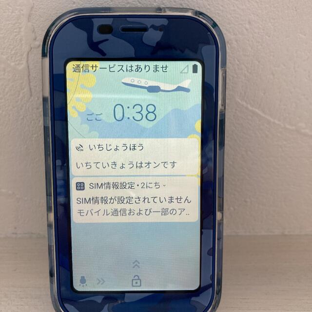 NTTdocomo(エヌティティドコモ)のdocomo キッズ携帯　SH-03M ブルー　恐竜柄カバー付き スマホ/家電/カメラのスマートフォン/携帯電話(携帯電話本体)の商品写真