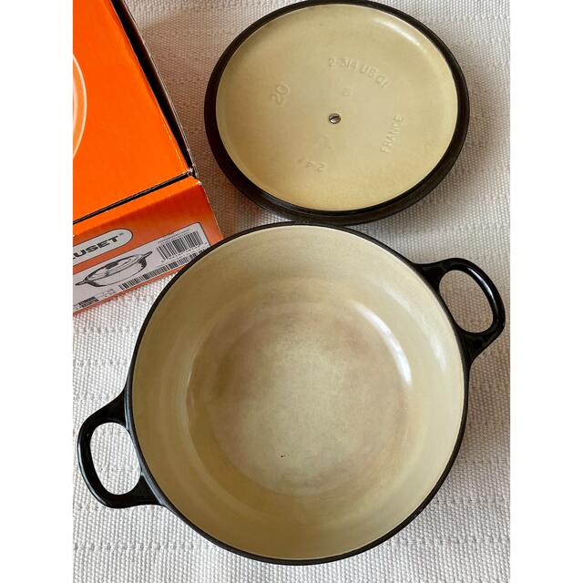 LE CREUSET(ルクルーゼ)のル クルーゼ ココットロンド 20cm 黒 両手鍋 インテリア/住まい/日用品のキッチン/食器(鍋/フライパン)の商品写真