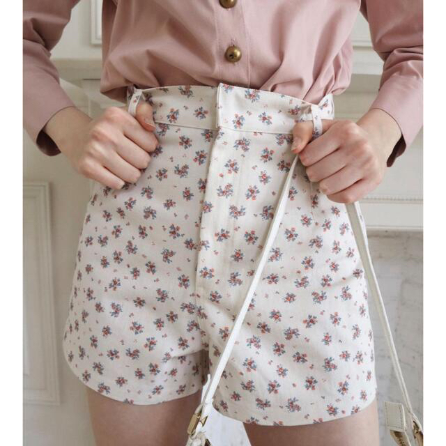 e flower short pants