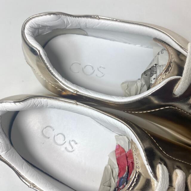 COS(コス)のCOS コス　レディーススニーカー　メタルカラー　22.5cm レディースの靴/シューズ(スニーカー)の商品写真