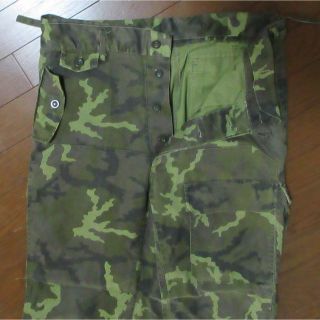 チェコ軍　カーゴパンツ　リーフカモ 9ポケット！