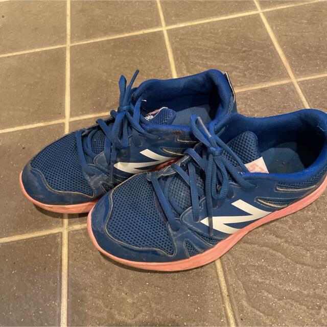 New Balance(ニューバランス)のニューバランス スニーカー 22.5cm 使用感あり キッズ/ベビー/マタニティのキッズ靴/シューズ(15cm~)(スニーカー)の商品写真