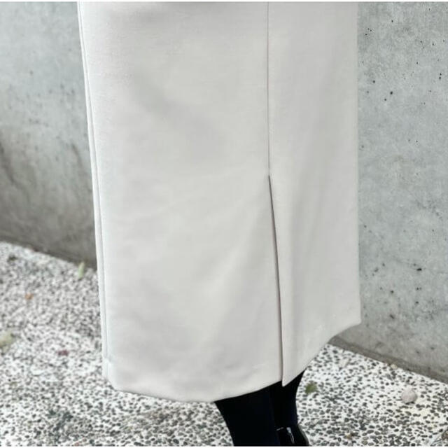 M-premier(エムプルミエ)のMプルミエ　エムプルミエ  ベージュ　タイトスカート レディースのスカート(ロングスカート)の商品写真