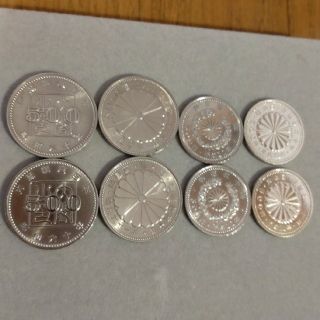 500円白銅貨3種6枚とニッケル黄銅貨2枚合計8枚セット(貨幣)