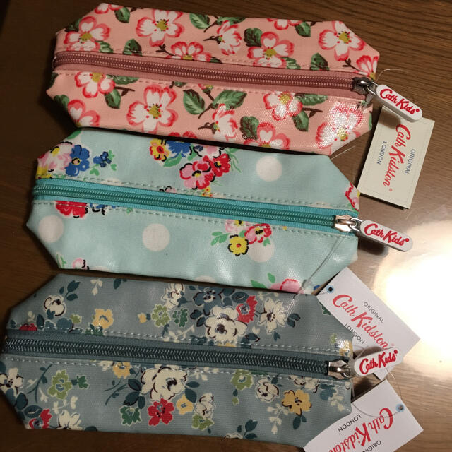 Cath Kidston(キャスキッドソン)の最終値下げ　訳あり キャスキッドソン ペンケース ポーチ 三点 新品未使用 レディースのファッション小物(ポーチ)の商品写真