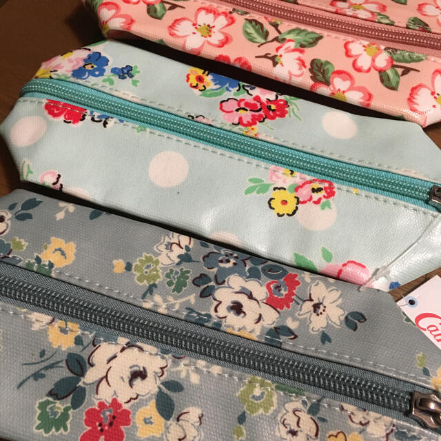 Cath Kidston(キャスキッドソン)の最終値下げ　訳あり キャスキッドソン ペンケース ポーチ 三点 新品未使用 レディースのファッション小物(ポーチ)の商品写真