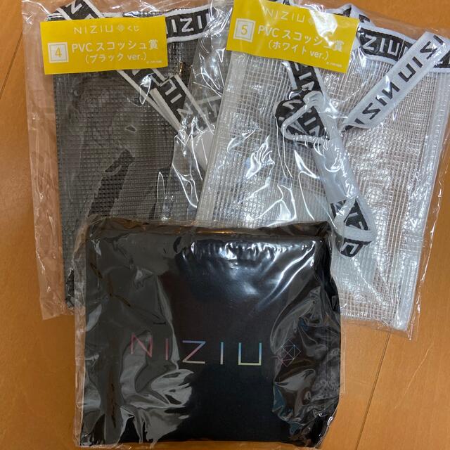 NiziU(ニジュー)のNiziU エコバック&サコッシュ2個セット エンタメ/ホビーのタレントグッズ(アイドルグッズ)の商品写真