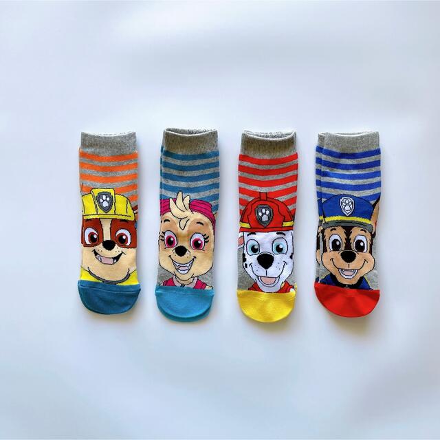 Takara Tomy(タカラトミー)の【即納】PAW Patrol stripe socks 4pc uk6-8.5 キッズ/ベビー/マタニティのこども用ファッション小物(靴下/タイツ)の商品写真