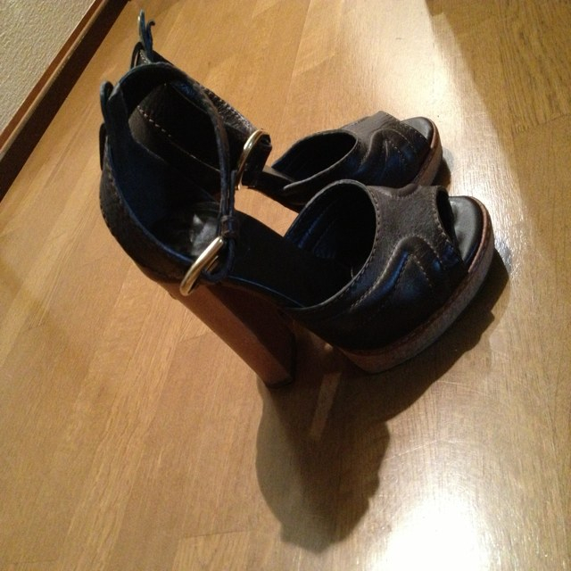 Chloe(クロエ)のChloe☆値下げ交渉可 レディースの靴/シューズ(サンダル)の商品写真