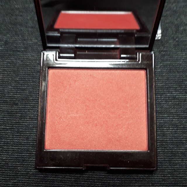 laura mercier(ローラメルシエ)のローラメルシェ　ブラッシュカラー　グループフルーツ コスメ/美容のベースメイク/化粧品(チーク)の商品写真