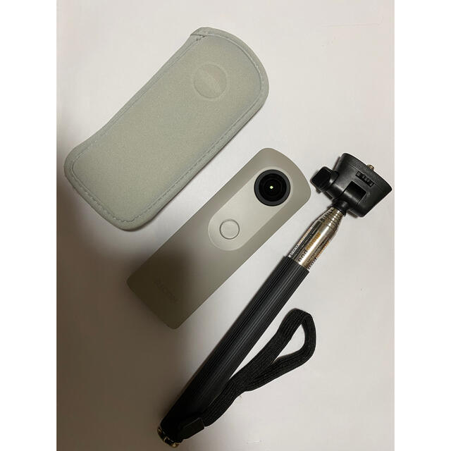 RICOH(リコー)のRICOH THETA スマホ/家電/カメラのカメラ(コンパクトデジタルカメラ)の商品写真