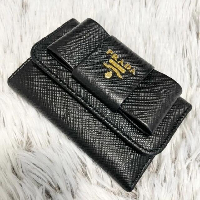 【極美品】PRADA キーケース　リボン　メタルロゴ　レザー　箱付　黒