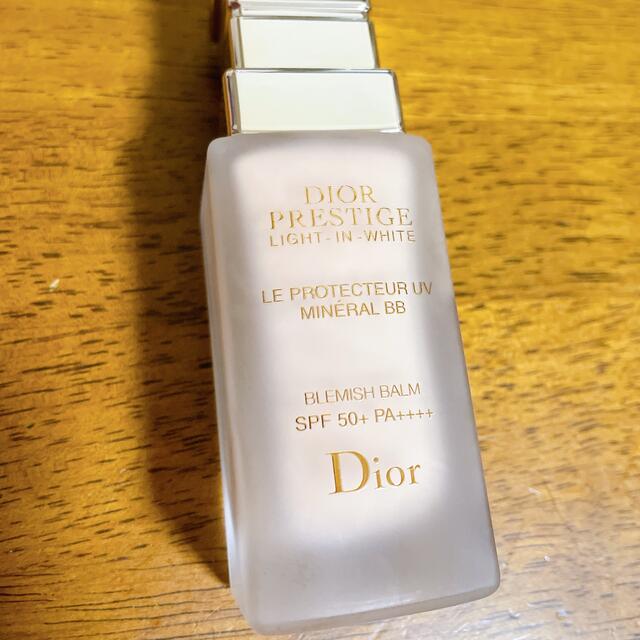 Dior(ディオール)のプレステージ ホワイト ル プロテクター UV ミネラル BB  01 30ml コスメ/美容のベースメイク/化粧品(BBクリーム)の商品写真