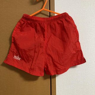 ナイキ(NIKE)のNIKE ナイロンパンツ　ハーフパンツ　赤　キッズLサイズ(パンツ/スパッツ)