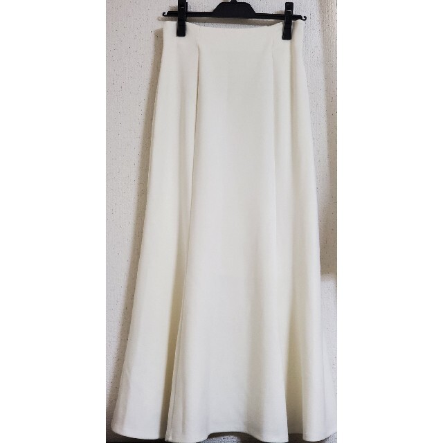 OUVRAGE CLASSE ストレッチ マーメイド スカートホワイト 白 レディースのスカート(ロングスカート)の商品写真