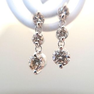 0.5ct ダイヤモンドスリーストン ピアス 輝き抜群 トリロジータイプ い