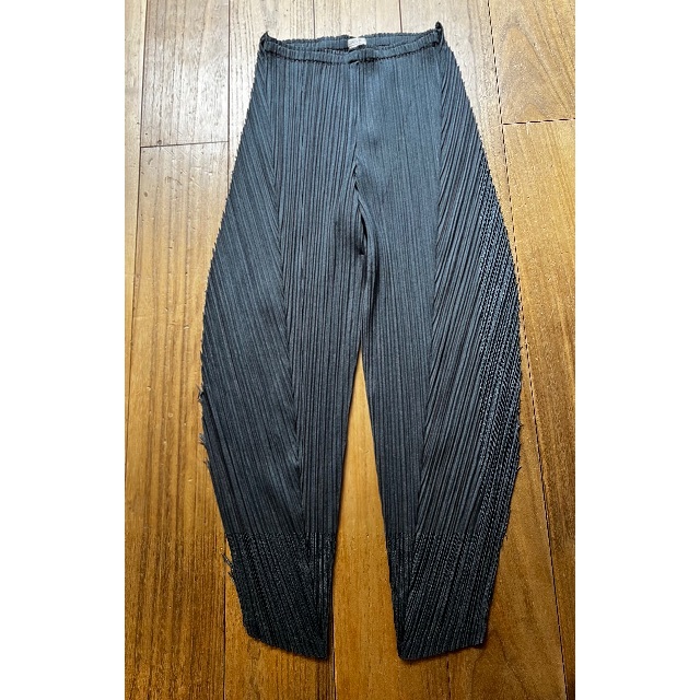 ISSEY MIYAKE - イッセイPLEATS PLEASE☆サルエルパンツの通販 by はな