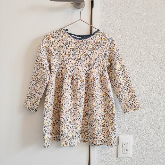 ZARA KIDS(ザラキッズ)のザラベイビー　ボタニカルワンピース　花柄　100　zarababy ZARA キッズ/ベビー/マタニティのキッズ服女の子用(90cm~)(ワンピース)の商品写真