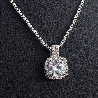 存在感のある輝き★大粒ジルコニアダイヤモンド ネックレス シルバー色(ネックレス)