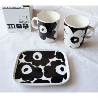 マリメッコ(marimekko)の70周年記念　マグカップ2個セット ＋ スクエアプレート1枚　モノトーン(食器)