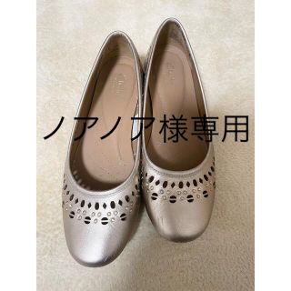 クラークス(Clarks)の専用☆クラークス 22.5cm ローヒール　ゴールドパンプス　Clark’s(ハイヒール/パンプス)