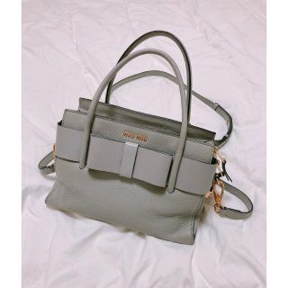 ミュウミュウ(miumiu)のmiumiu マドラス フィオッコ　ハンドバッグ(ハンドバッグ)