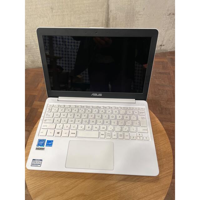 ASUS(エイスース)の可動品ASUS VivoBook E203NA-464Wノートパソコン美品 スマホ/家電/カメラのPC/タブレット(ノートPC)の商品写真