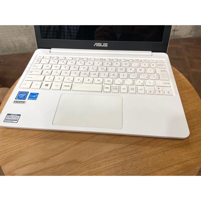 ASUS(エイスース)の可動品ASUS VivoBook E203NA-464Wノートパソコン美品 スマホ/家電/カメラのPC/タブレット(ノートPC)の商品写真