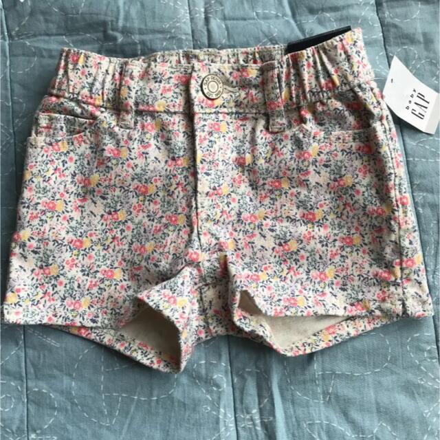 GAP Kids(ギャップキッズ)のギャップ　ショートパンツ　花柄　女の子 キッズ/ベビー/マタニティのキッズ服女の子用(90cm~)(パンツ/スパッツ)の商品写真