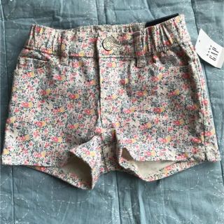 ギャップキッズ(GAP Kids)のギャップ　ショートパンツ　花柄　女の子(パンツ/スパッツ)