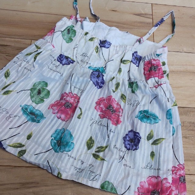 BeBe(ベベ)のBeBe 140 キャミ　チュニック　花柄 キッズ/ベビー/マタニティのキッズ服女の子用(90cm~)(Tシャツ/カットソー)の商品写真